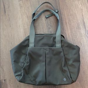 Lululemon green bag